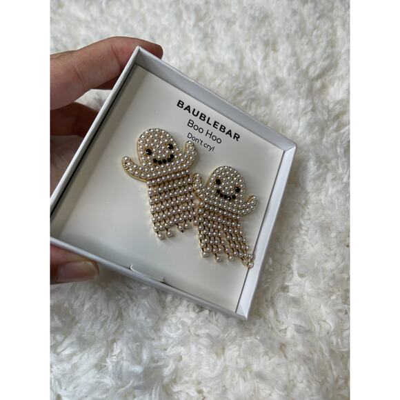 BaubleBar Boo Hoo Don’t Cry Dancing Ghost Pearl Halloween Earrings NEW White - Picture 6 of 9